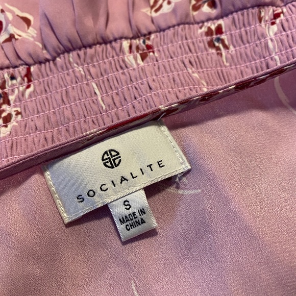 Socialite + Floral Blouse + Purple + Small - Picture 3 of 3